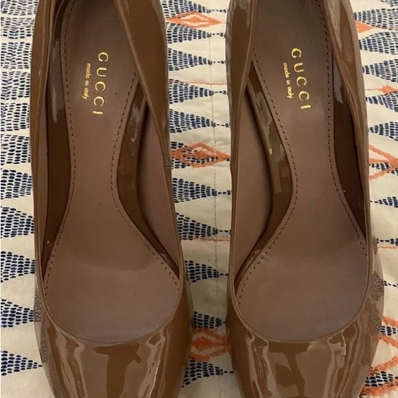 Gucci Women's Brown Patent Leather Heels - Picture 1 of 4